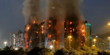 Kebakaran besar melanda tujuh apartemen di Hong Kong dan menewaskan puluhan orang. Investigasi menemukan dua kejanggalan utama yang memicu penyebaran api. (Foto: Chahaya Simanjuntak)