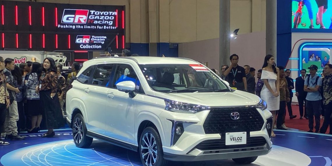 Toyota Veloz Hybrid resmi hadir di Indonesia, MPV hybrid termurah dengan harga pre-booking Rp 299 juta hingga Desember 2025. (Foto: Antara)