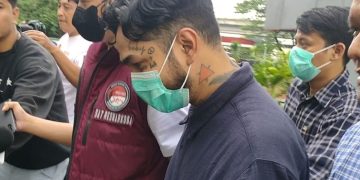 Artis Onadio Leonardo menyesal usai positif narkoba. Polisi masih mendalami kasus dan memastikan status hukumnya dalam pemeriksaan lanjutan. (Foto: Antara)