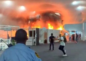 Kebakaran di paviliun COP30 Brasil membuat 21 orang dirawat karena menghirup asap. Tidak ada korban luka bakar. (Foto: Harianstar.com)