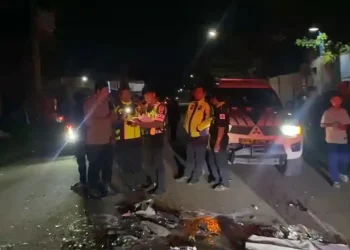 Kecelakaan dua motor di Bojong Nangka, Bogor, menewaskan satu pengemudi dan melukai dua orang lainnya pada Rabu malam, 12 November 2025. (Foto: Tribun Bogor)