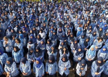 Pemerintah mulai mengkaji syarat kenaikan gaji PNS tahun depan yang bergantung pada kondisi fiskal dan produktivitas ASN. (Foto: SHUTTERSTOCK/WIBISONO.ARI)