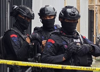 Densus 88 menangkap lima perekrut anak dan pelajar untuk jaringan terorisme. Salah satu pelaku merupakan pemain lama yang kembali beraksi usai bebas. (Foto: Antara)