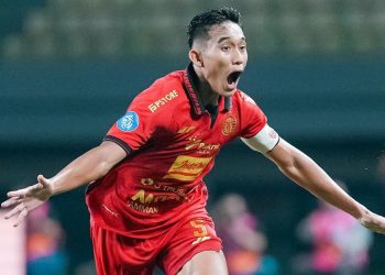 Gol indah dari tengah lapangan oleh Rizky Ridho di Liga 1 bawa dia masuk nominasi Puskas Award 2025, jadi kebanggaan sepak bola Indonesia (Foto: Instagram / @persija)