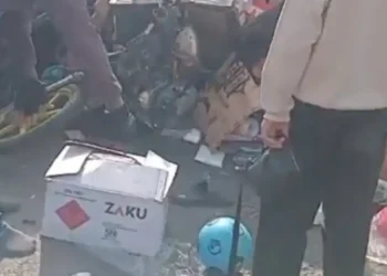 Tabrakan beruntun terjadi di Dawuan Cikampek akibat truk diduga rem blong. Sepuluh kendaraan terlibat, dua orang meninggal dan lima luka-luka. (Foto: Tangkapan Layar)