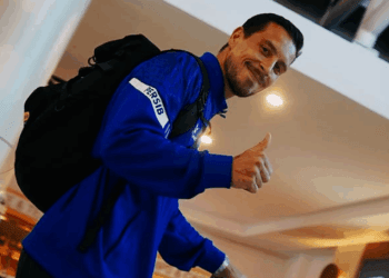 Thom Haye mengungkap ruang ganti Persib penuh semangat menjelang laga kontra Selangor di AFC Champions League 2. (Foto: instagram @persib)