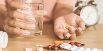 Ketahui buah yang tidak boleh dimakan setelah minum obat agar terhindar dari interaksi berbahaya yang dapat memengaruhi efektivitas obat dalam tubuh. (Foto: doucefleur's Images)