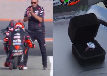 Marco Bezzecchi mencuri perhatian dengan aksi melamar motor RS-GP setelah memenangi MotoGP Valencia. Ia mengungkap cerita taruhan dan motivasi besar di balik aksi unik itu. (Foto: X)
