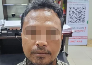Seorang guru les di Pelalawan, Riau, ditangkap polisi karena mencabuli dua murid berusia 11 tahun. Pelaku memanfaatkan kedekatan dan iming-iming hadiah. (Foto: Haluanriau.com)