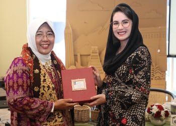 Dekranasda Jatim meluncurkan DEKS di Surabaya sebagai ruang kreatif UMKM untuk mendukung regenerasi dan kolaborasi industri kerajinan. (Foto: dok.humasjatim)