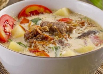 Resep Soto Betawi Santan Susu dengan kuah creamy gurih dan daging super empuk. Cocok untuk hidangan keluarga dan ide jualan rumahan. (Foto: Tokopedia)