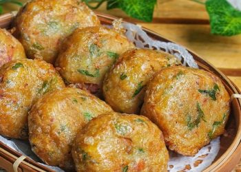 Perkedel Kentang 1 Telur, resep rumahan mudah, empuk di dalam dan tak mudah hancur. Trik putih telur & kentang digoreng untuk hasil sempurna. (Foto: Tokopedia)