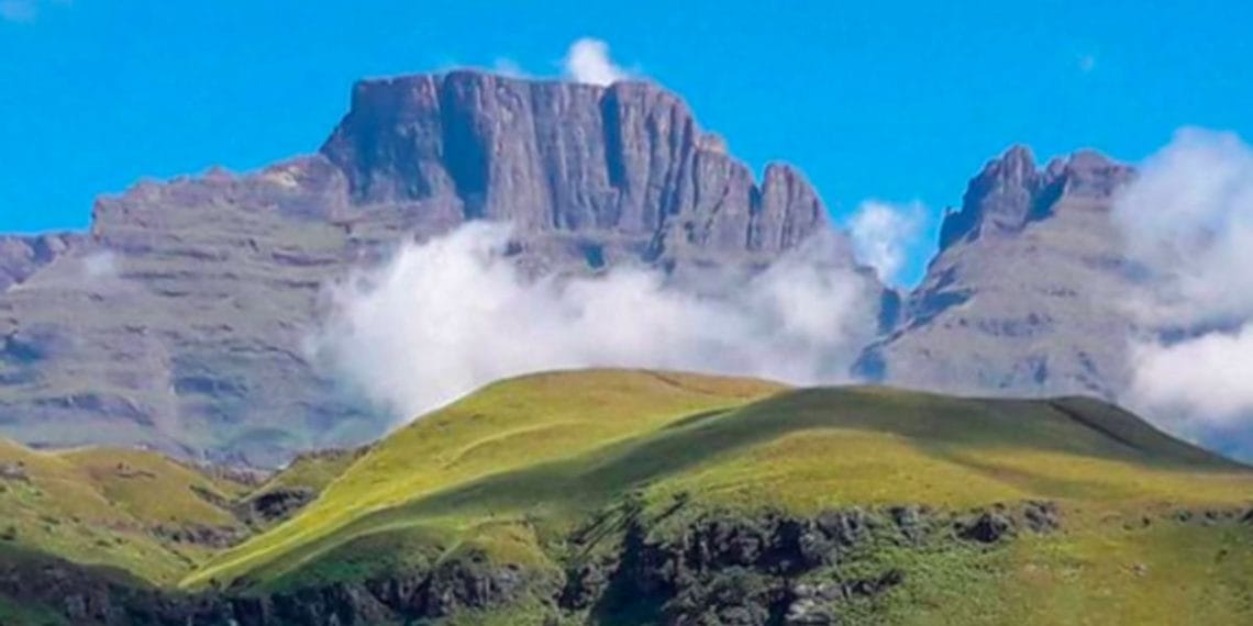 Lesotho, Negara yang Paling Dekat dengan Langit dan Dikenal Sebagai Tertinggi di Dunia Lesotho menjadi negara tertinggi di dunia dengan seluruh wilayah berada di atas 1.400 meter. Pemandangannya menakjubkan, seolah berada di atas awan. (Foto: Voi)