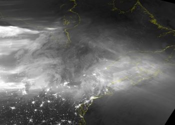 BMKG memastikan badai geomagnetik global tidak berdampak besar bagi Indonesia karena perlindungan alami magnetosfer di wilayah ekuator. (Foto: NOAA)