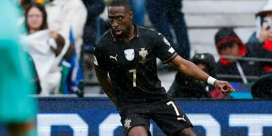 Carlos Forbs debut di Timnas Portugal dengan nomor punggung 7 Ronaldo. Penampilan pertamanya berakhir dengan kemenangan besar Portugal 9-1. (Foto: leonino.pt)