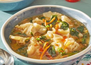 Resep Dumpling Bowl hangat, gurih, dan anti ribet. Semua isi dumpling dalam satu mangkok tanpa perlu bungkus satu-satu. Praktis, hemat waktu, dan cocok untuk keluarga.