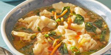 Resep Dumpling Bowl hangat, gurih, dan anti ribet. Semua isi dumpling dalam satu mangkok tanpa perlu bungkus satu-satu. Praktis, hemat waktu, dan cocok untuk keluarga.