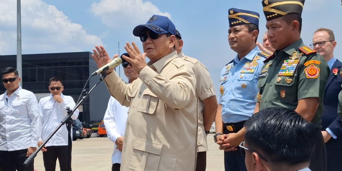 TNI AU Terima Airbus A400M, Prabowo Fokuskan pada Misi Kemanusiaan Presiden Prabowo fungsikan pesawat Airbus A400M untuk evakuasi korban bencana, termasuk di Gaza, dan mendukung misi kemanusiaan internasional. (Foto: Harian Disway)