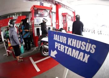 Permintaan tinggi BBM nonsubsidi seperti Pertamax Turbo mendorong Pertamina untuk menambah pasokan lewat impor, sementara stok subsidi masih aman. (Foto: Balpos.com)