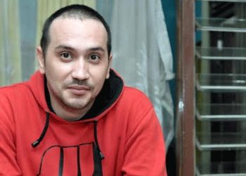 Aktor Gary Iskak meninggal dunia setelah mengalami kecelakaan motor. Jenazah disemayamkan di rumah duka sebelum dimakamkan usai salat Ashar. (Foto: Liputan6.com)