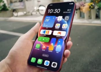 Oppo memperkenalkan teknologi baru di ColorOS 16 untuk menjaga performa ponsel tetap cepat meski dipakai bertahun tahun, lengkap dengan uji penuaan hingga 72 bulan. (Foto: Youtube/Sparrows News)