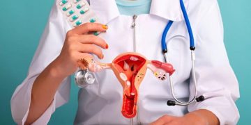 Kasus viral rahim copot usai melahirkan di tangan dukun jadi pengingat pentingnya edukasi reproduksi sejak remaja. (Foto: Pinterest)