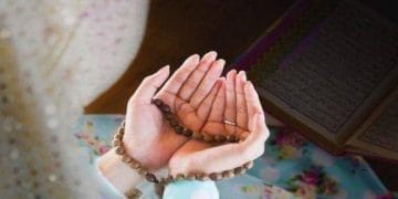 Temukan arti dan makna mendalam doa Allahumma Yassir Wala Tu'assir lengkap dengan bacaan Arab, latin, dan penjelasan maknanya. (Foto: ISLAMPOS)