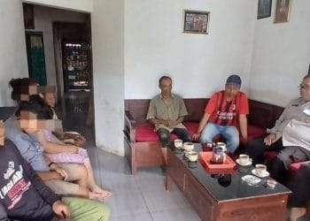 Seorang remaja di Malang melapor ke polisi setelah dipukul ibunya karena tak mau membereskan tempat tidur. Polisi menyebut kasus ini hanya salah paham. (Foto: Lambe Turah)