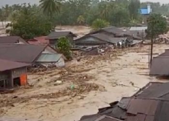 Banjir dan longsor di Sibolga dan Tapanuli menewaskan sepuluh warga, merusak rumah serta memutus akses jalan. Proses evakuasi dan pencarian masih berlangsung. (Foto: rmolsumut.id)