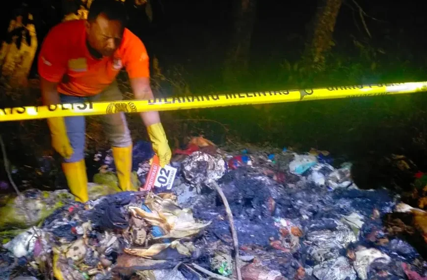 Warga Lamongan geger penemuan mayat hangus di hutan Perhutani. Korban diketahui lansia asal Jombang yang diduga menjadi korban perampokan. (Foto: Suara Jatim Post)