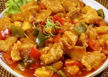 Resep ikan fillet goreng saus rempah iris yang lezat, gurih, dan bergizi. Cocok untuk santapan keluarga dan mudah dibuat di rumah. (Foto: okelihat.com)