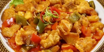 Resep ikan fillet goreng saus rempah iris yang lezat, gurih, dan bergizi. Cocok untuk santapan keluarga dan mudah dibuat di rumah. (Foto: okelihat.com)