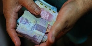 BPS mencatat pengeluaran rata-rata penduduk Indonesia pada 2025 mencapai Rp 1,06 juta per bulan. Kenaikan ini turut berpengaruh pada peningkatan IPM nasional. (Foto: Getty Images/Bloomberg).