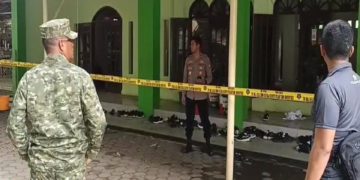 Polisi menyelidiki dugaan pelaku ledakan di SMA 72 Kelapa Gading yang diduga korban bullying. Proses olah TKP dan pemeriksaan saksi masih berlangsung. (Foto: SindoNews)