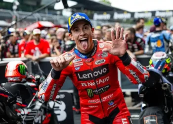 CEO Ducati Claudio Domenicali memastikan Marc Marquez akan melepas perban minggu depan dan segera memulai tahap fisioterapi setelah operasi bahu. (Foto: Ducati)