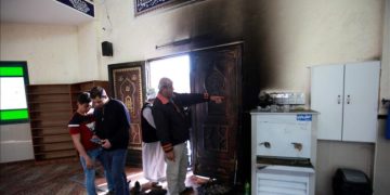 Pemukim Israel membakar masjid dan Al Quran di Tepi Barat. Insiden ini memicu kecaman internasional dan memperburuk situasi keamanan. (Foto: Nedal Eshtayah - Anadolu Agency)