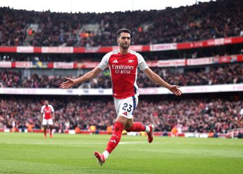 Arsenal kembali mengandalkan Mikel Merino sebagai penyerang darurat saat menghadapi Chelsea dalam laga penting Liga Inggris di Stamford Bridge. (Foto: nytimes.com)