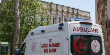 Tragedi keracunan di sebuah hotel Istanbul memicu evakuasi tamu dan penyelidikan intensif setelah tiga turis asal Jerman meninggal dunia dan sejumlah orang dibawa ke rumah sakit. (Foto: sairerinews.com)