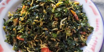 Resep Tumis Daun Pepaya pedas gurih, cocok jadi menu hemat akhir bulan. Praktis, sedap, dan tidak pahit. Nikmat disantap dengan nasi hangat. (Foto: Cookpad)