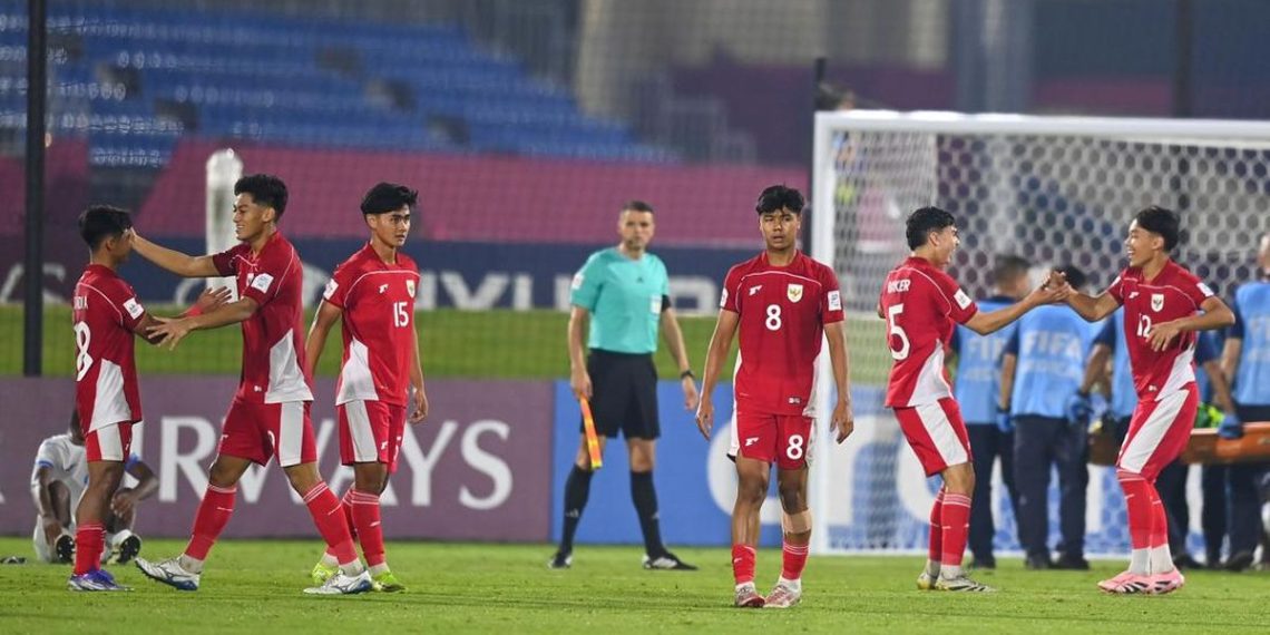 Timnas Indonesia U-17 masih punya peluang ke babak 32 besar Piala Dunia U-17 2025 melalui hasil grup dan perhitungan kartu kuning. (Foto: ANTARA FOTO/BAYU PRATAMA S)