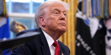 Presiden AS Trump menyatakan kesepakatan damai Rusia Ukraina semakin dekat. Meski negosiasi jalan, serangan Rusia masih berlangsung. (Foto: Getty Images)