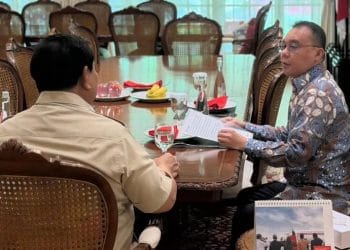 Presiden Prabowo Subianto membahas stabilitas politik dan peningkatan investasi bersama Dasco dan Purbaya di Istana Merdeka. (Foto: Instagram/sekretariat.kabinet)