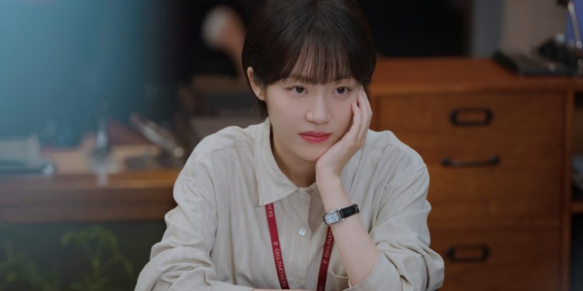 So Ju Yeon berperan sebagai pengacara pro bono penuh semangat dalam drama tvN baru, menghadirkan karakter yang mencintai hukum dan membela kepentingan publik. (Foto: TVN)