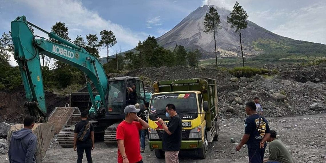 Bareskrim Polri menggerebek tambang ilegal di kawasan Taman Nasional Gunung Merapi seluas 300 hektare. Enam alat berat diamankan dari lokasi. (Foto: rri.co.id)