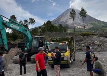 Bareskrim Polri menggerebek tambang ilegal di kawasan Taman Nasional Gunung Merapi seluas 300 hektare. Enam alat berat diamankan dari lokasi. (Foto: rri.co.id)