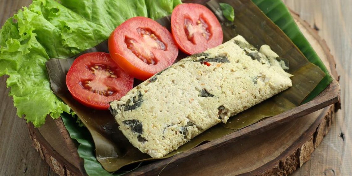 Resep Pepes Tahu wangi kemangi, menu sehat tanpa minyak yang gurih dan lembut. Praktis, hemat, dan cocok untuk lauk harian keluarga. Cuma 30 menit!. (Foto: Detik Food)