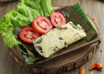 Resep Pepes Tahu wangi kemangi, menu sehat tanpa minyak yang gurih dan lembut. Praktis, hemat, dan cocok untuk lauk harian keluarga. Cuma 30 menit!. (Foto: Detik Food)