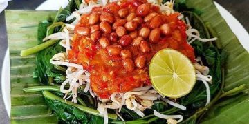 Resep Plecing Kangkung pedas segar khas Lombok yang praktis dan hemat. Bumbu ulek segar dan trik agar kangkung tetap hijau dan renyah. Cocok untuk lauk harian. (Foto: Dok. Lalu Muh Sababus Sobri)