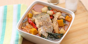 Resep Sup Ikan Kimchi hangat dan pedas asam khas Korea yang mudah dibuat, cocok untuk menu makan malam hemat dan sehat. Rahasia kuah gurihnya ada di sini. (Foto: Sajian Sedap)