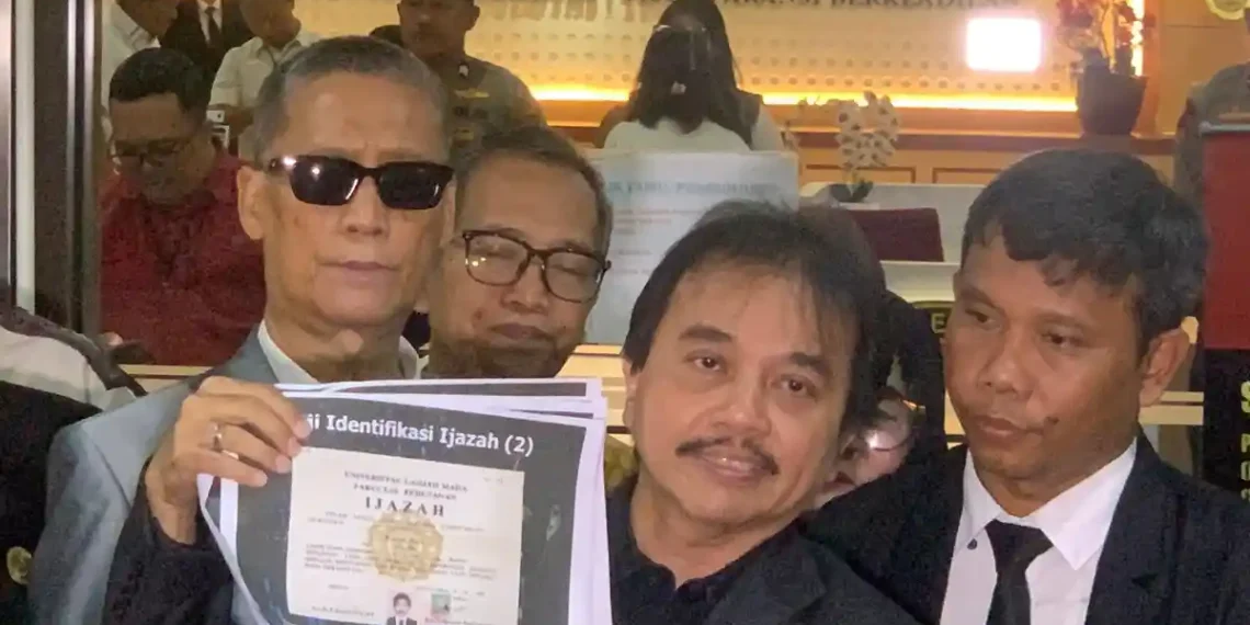 Polda Metro Jaya menetapkan Roy Suryo dan tujuh orang lain sebagai tersangka dalam kasus tudingan ijazah palsu Presiden Jokowi. (Foto: warta kota/ramadhan)